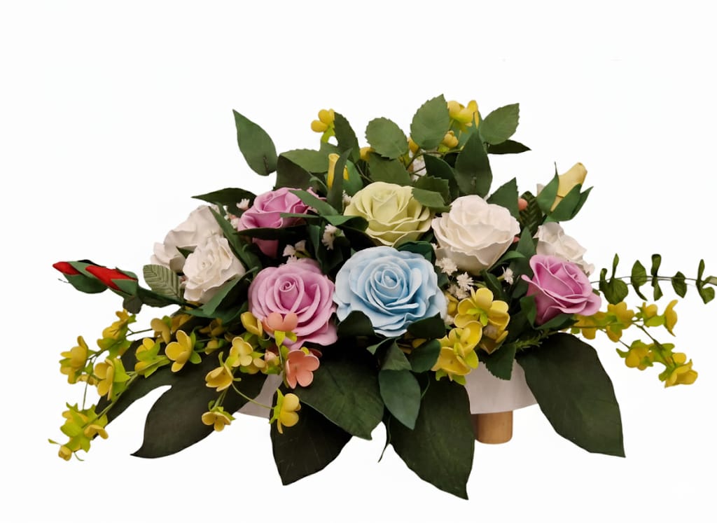 Centrotavola "Armonia Floreale": Il Lusso Artigianale per l'Arredo